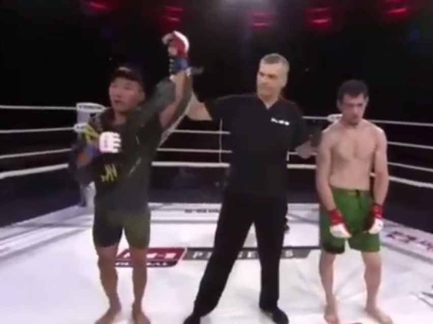 Бурятский боец одержал победу на турнире MMA в Петербурге 